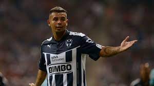 Edwin cardona se vio envuelto en la pelea que siguió y fue captado por la cámara haciendo un gesto de mirada oblicua hacia los jugadores. Este Seria El Culpable De La Salida De Edwin Cardona De Rayados De Monterrey