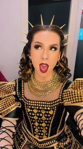 Lauren Drew's Instagram, Twitter & Facebook