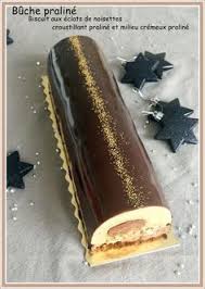 Buche Praline Eclats De Noisettes Croustillant Et Insert Cremeux Au Praline La Cuisine De Wattoote Recette Dessert Noel Buche Praline Buche De Noel