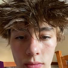 My hair is getting kinda long 🤤