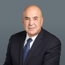 Nuestro abogado el Dr. Robert Abreu, Esq. Siempre dispuesto a ayudar a más  hispanos a cumplir ese sueño de migrar a Estados Unidos de manera legal 💯.  —————————————————— Our lawyer Robert Abreu