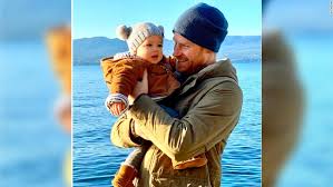 Prince harry and meghan markle are pissed about a paparazzi shot of their son, archie, which they say was snapped in their own backyard, so now they're suing.tmz has learned. Prince Harry And Meghan Share Cute New Photo Of Baby Archie Cnn