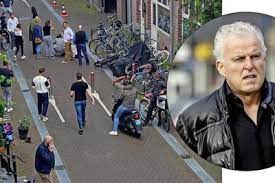 Crime reporter, de vries has numerous scoops to his name. 2beim7vdgbvq5m