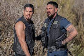 Mayans M C Season 2 Finale The Sons Of Anarchy Spinoff Is The Macho Est Soap Opera On Tv Mayan Mcs Cute Celebrities