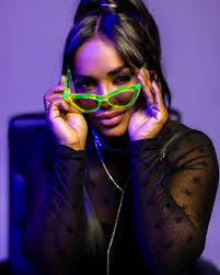 Hoje é meu aniversário ! Um novo ciclo começa, cheio de esperança, alegria  e gratidão por tudo que vivi até aqui. Parabéns pra mim!”