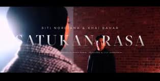 Segala apa yang telah ku berikan, masih lagi tak memadai, hampir ku tersungkur menuntut janji, darimu. Lirik Lagu Satukan Rasa Khai Bahar Siti Nordiana Ost Drama Satukan Rasa