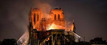 Читать книгу в оригинале на французском. Incendie De Notre Dame De Paris C Est Une Sorte De 11 Septembre Patrimonial Le Point