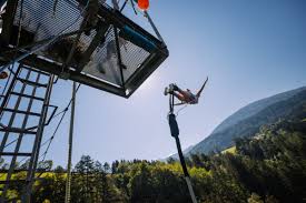 Check spelling or type a new query. Extremsport Bungy Jumping Mit Der Area 47 In Tirol