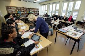 المهاجرون العرب على مقاعد الدراسة الإلزامية في السويد بين صعوبة اللغة والرغبة في الاندماج والعمل وكالة الصحافة الاوروبية بالعربية يورو برس عربية