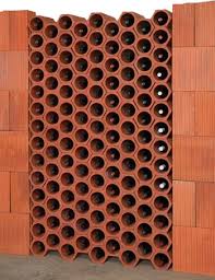 We zijn gegaan voor en leuke en toegankelijke manier om het product te demonstreren. Terracotta Wine Racks