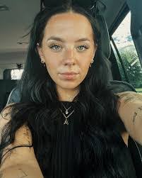 Ashley Reagan's Instagram, Twitter & Facebook