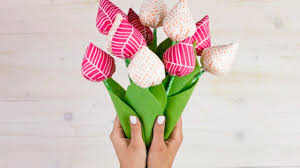 Faire vous aurez besoin d'une feuille de papier carrée. Comment Coudre Un Bouquet De Tulipes En Tissu La Maison Diy