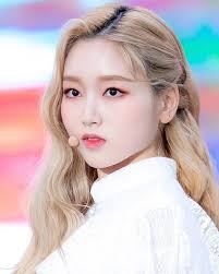 Pin By Javier Vizcaino S On Gowon Loona Gowon Loona Kpop Girl Groups Odd Eyes