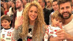 Los Hijos De Shakira Y Pique Juegan A Tenis Vestidos Del Barca