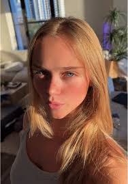 Juliana Dobbs's Instagram, Twitter & Facebook