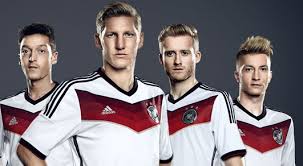 Deutschland trainiert zum letzten mal im campo bahia, ehe das team zum hotel nach salvador fliegt. Das Ist Das Neue Trikot Der Nationalmannschaft Fur Die Wm 2014 Dfb Deutscher Fussball Bund E V