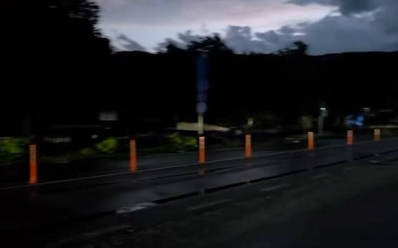 Видео/ Силната буря изкърти светофара в Кресна. Главен път Е79 е затворен  заради свлачище., Кадри Dimitar Lazarov/ Кулата-Промахон | Struma.com |  Facebook