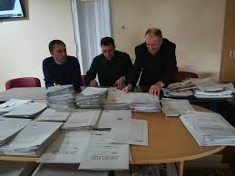 Stimate domn, detin o hotarare judecatoreasca investita cu titlu executoriu, prin care dgfp suceava trebuie sa ne plateasca despagubiri, o suma inportanta de am pierdut un process cu o alta persoana si in hotarare scrie ca avem de dat suma de 72500 ron cu dobanda legala incepand de la data de. In Timp Ce La Ministerul EducaÈ›iei Se Dau Sporuri Inchipuite Pentru CondiÈ›ii VÄƒtÄƒmÄƒtoare Profesorii Sunt TaraÈ›i Prin InstanÈ›e Pentru LÄƒmuriri De Dispozitiv Galerie Foto