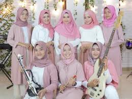 Lirik lagu qasidah pengantin baru. Nasida Ria Rilis Album Baru Sekaligus Kenalkan Ezzura Sebagai Penerus