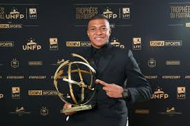 Points, victoires, défaites, nuls, buts pour et contre. Ligue1 English On Twitter Onthisdayinmay Last Year Kmbappe Took Home The Unfp Trophy For Ligue 1 Player Of The Year The First Of Many Tropheesunfp Https T Co Lu18cah5k8