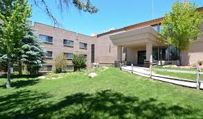 Visit the grand canyon in style at the squire inn, a spacious, affordable tusayan grand canyon hotel with amenities such as pools, restaurants, and a bowling alley.our secluded hotel in tusayan, arizona sits seven miles from the south rim, and our concierge desk will help plan activities such as hikes and aerial tours. Best Western Premier Grand Canyon Squire Inn In Grand Canyon Nationalpark Knecht Reisen