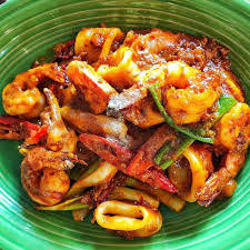 The Southern Thai Fare At Uglybabynyc In Carroll Gardens Can Be Mind Bendingly Hot But This Shrimp Squid And Salted Egg Yolk Salted Egg Food Salted Egg Yolk