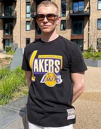 Мужские флисовые шорты nike нба. Mitchell Ness Nba La Lakers Centre Circle T Shirt In Black Asos
