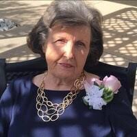 Sarah Thames's Instagram, Twitter & Facebook