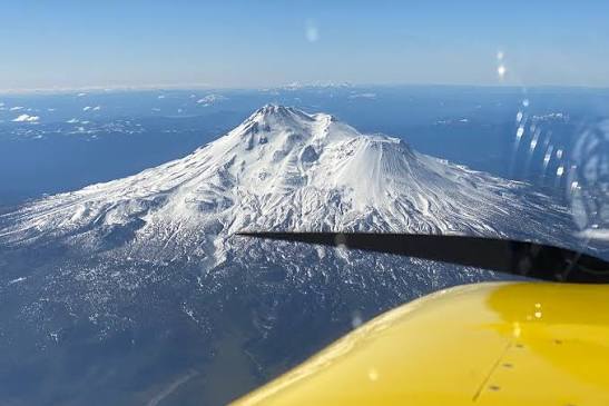 FlightLog: 200 Knots Over Mt. Shasta - Apr 2021