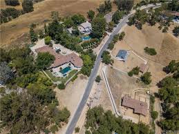 Kanye originally tweeted some pictures of their purge pad last fall. Kanye West And Kim Kardashian Buy A Neighbouring Property To Their California Home For Us2 975 000