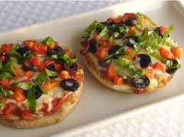 English Muffin Veggie Pizzas 250 Calories Per Whole English Muffin Recipes Food Yummy Food