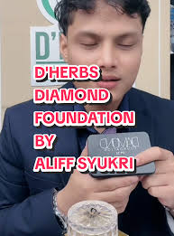 D'Herbs Diamond Foundation: Compact & Lightweight