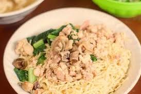 Aduk mie dengan semua bumbu, tambahkan topping seperti ayam, pangsit, dan bakso. 18 Kedai Mie Ayam Enak Di Jakarta Yang Bisa Bikin Ketagihan Pergikuliner Com