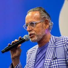 Today me and CHRIS PALMER had the honor of meeting Regina Charboneau while  in Natchez, Mississippi. Thanks for the introduction, Jonathan Louback! ⚓  American Queen Voyages™