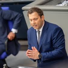 Haushaltswoche: Lars Klingbeil hätte seine Rede besser nutzen müssen | FAZ