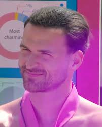 I knew Ronnie's hair was a lace frontal! : r/LoveIslandTV