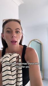 Tamara Paris's Instagram, Twitter & Facebook