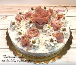 Questa ricetta è adatta come spuntino, antipasto o da servire nei buffet nelle grandi occasioni. Cheesecake Salata Mortadella E Pistacchio Le Ricette Di Mina