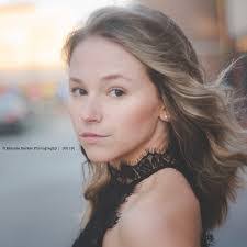 Elizabeth Drennon's Instagram, Twitter & Facebook