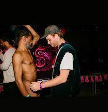 wyd mac at eric andres bday party with naked dude : r/macdemarco