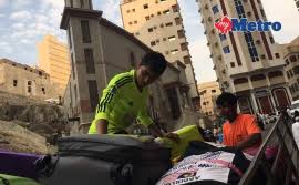 Jemaah haji terkandas, lesen agensi pelancongan boleh dibatalkan rabu, 07 ogos 2019 6:13 pm rakyat malaysia yang terkandas di lapangan terbang antarabangsa king abdul aziz di jeddah selepas kerajaan arab saudi tidak membenarkan kemasukan mereka untuk mengerjakan haji pada musim ini tiba di klia pada rabu. 26 Bakal Haji Terkandas Di Jeddah