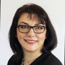 Feierliche Übergabe des Zertifikats zur Stiftungsmanagerin.