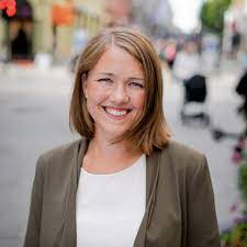 Une Bastholm Ja Til Dansende Politikere Facebook
