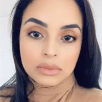 Elizabeth Cove's Instagram, Twitter & Facebook