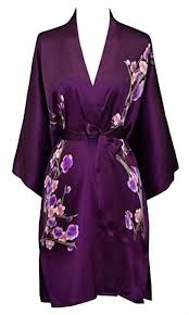 Birthday Gift For 70 Year Old Woman 20 Best Birthday Gifts For A 70 Year Old Woman Kimono Robe 70 Year Old Women Silk Kimono