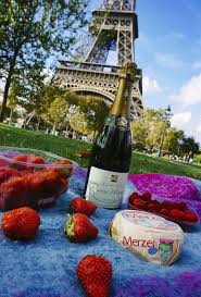 La Belle Vie A Paris Picnic In Paris Beautiful Paris Paris Travel
