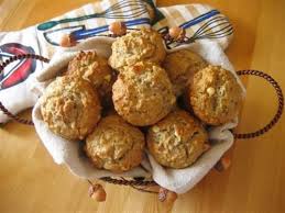 Muffins Aux Bananes Et Aux Pepites De Chocolat Blanc De Mandoline Source Mandoline 1 3 Tasse De Beurre 1 3 T Banana Muffins Chocolate Chip Chocolate Banana