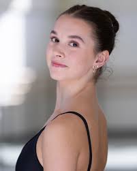 Veronica Hanson's Instagram, Twitter & Facebook