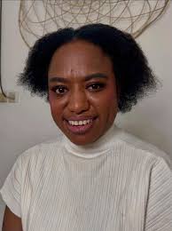 Halo para warga. Dapet komen di tiktaktok ni katanya gaboleh bilang kulit  gelap (?) trus aku harus nyebut apa? Coklat? Tan? Wkwk au ah pusing...  Konteks : ada perempuan cantik dr papua