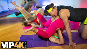 HD porn yoga - Perfect Girlfriend in Yoga Pants gets horny and fucked intensely in doggystyle